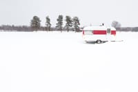 white-and-red-old-holiday-ice-fishing-retro-carava-2026-03-19-06-36-36-utc
